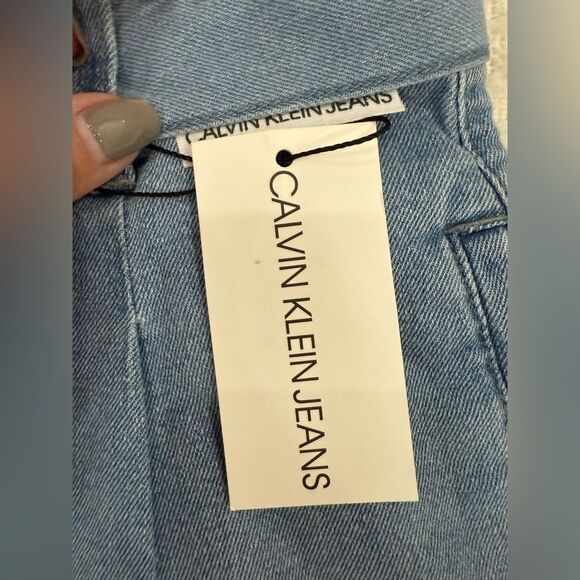 NWT Calvin Klein Jeans Women's Hi Rise Self Belted W/Raw Hem Short - Picture 3 of 6